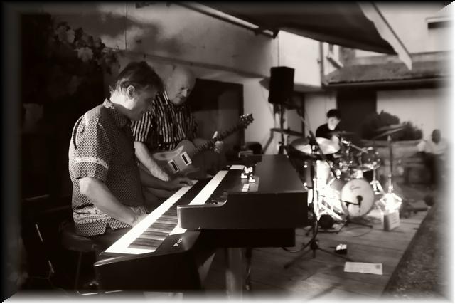 Trio-out of focus-Jerome Lecuyer-404_n